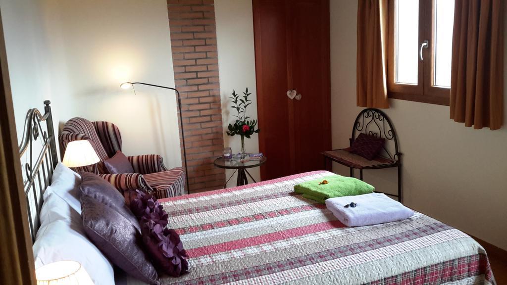 La Trucha Del Arco Iris Bed & Breakfast El Acebo de San Miguel Exterior photo